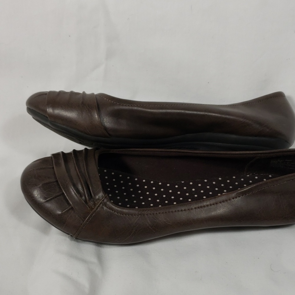 Shoes - Picture 5 of 7